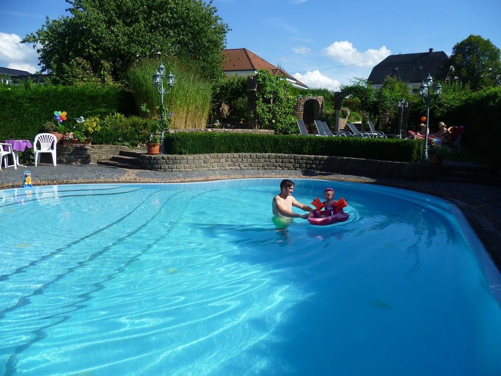 Pension-Elfi Maring-Noviand Extérieur photo