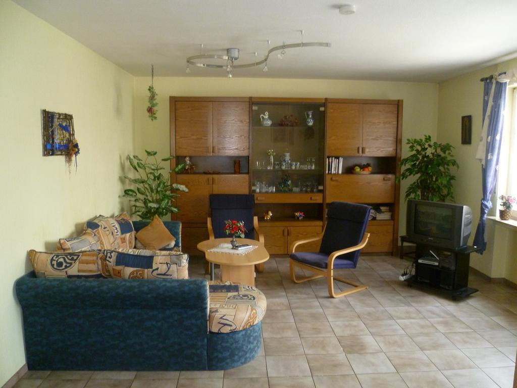 Pension-Elfi Maring-Noviand Chambre photo