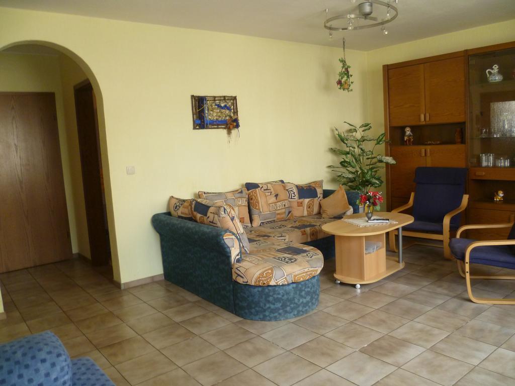 Pension-Elfi Maring-Noviand Chambre photo